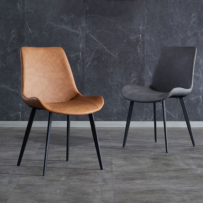 Silla lateral de comedor con respaldo sólido y brazo industrial Silla lateral de piel sintética