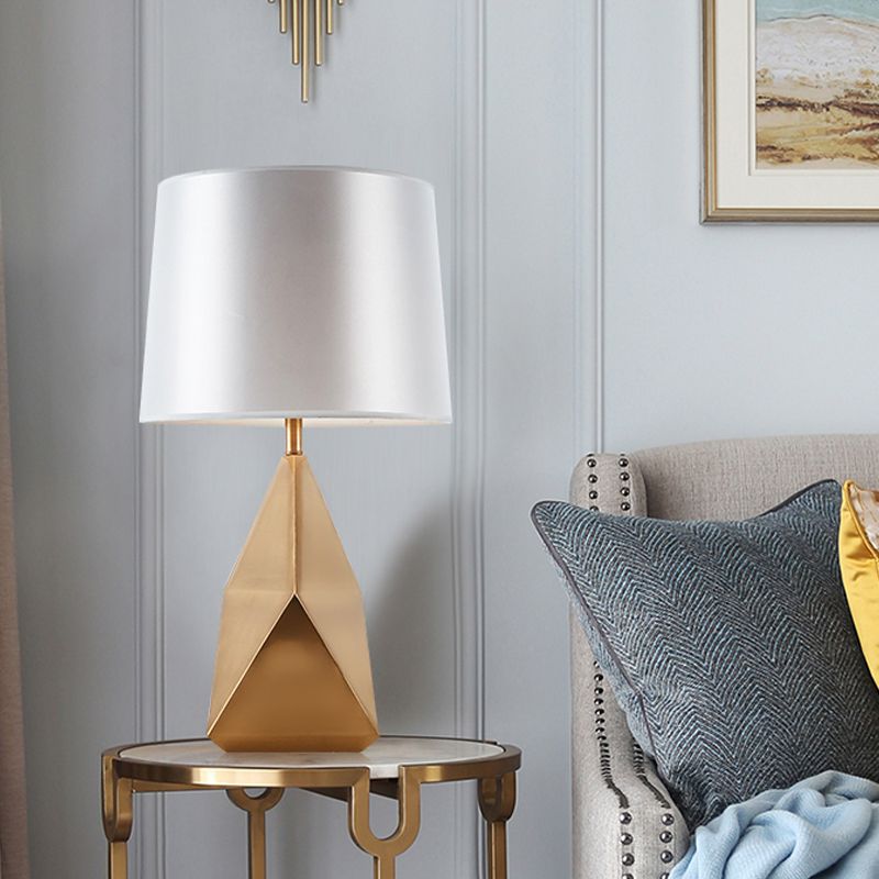 Wit geometrische nachtlamp luxe 1-head metalen tafelverlichting met vatstofschaduw