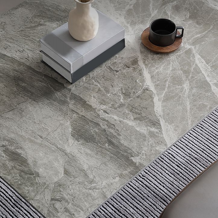 Mesa rectangular con tapa de piedra sinterizada en mesa de cocina gris con base de madera y 4 patas