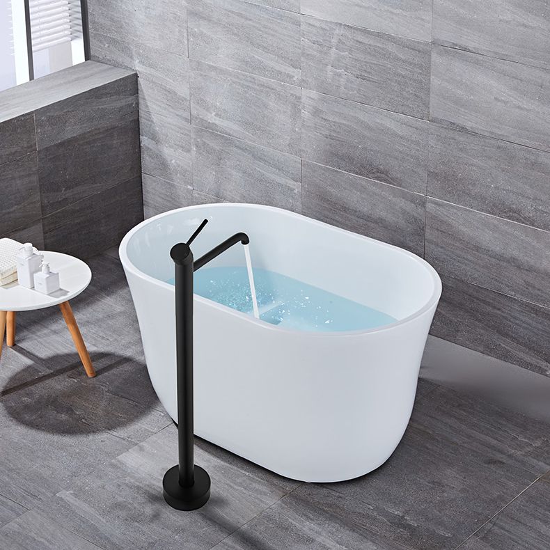 Floor Mounted Metal Freestanding Tub Filler Swivel Low Arc Freestanding Faucet