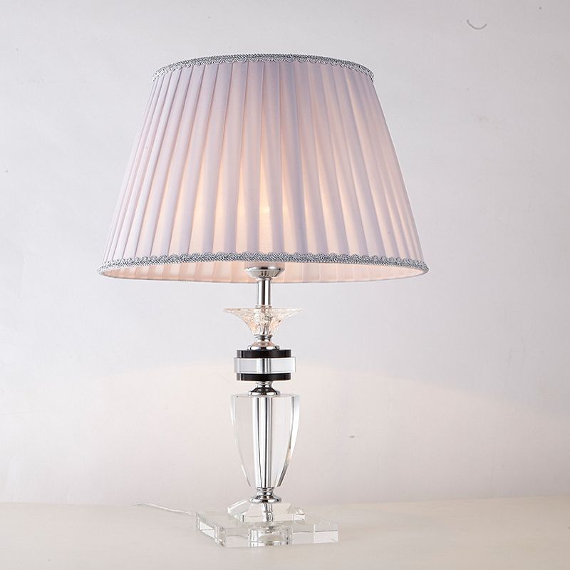 Lampada da scrivania plissettata grigia Lampada da tavolo modernista in tessuto a 1 testa con base in cristallo trasparente
