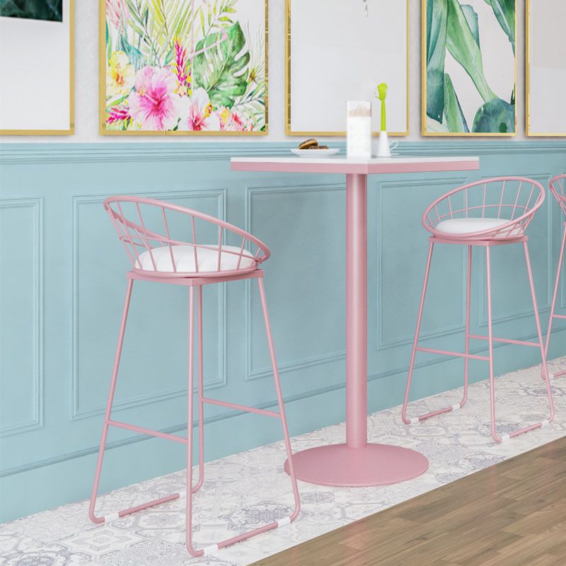 Moderner Barhocker aus Eisen mit Fußstütze, Milk Tea Shop, rosa Barhocker, 76,2 cm