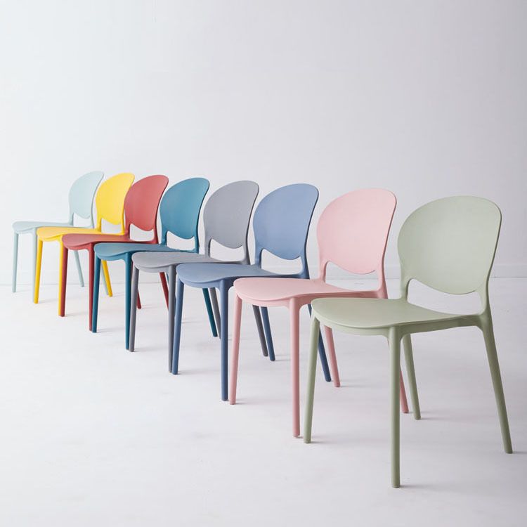 Chaise latérale de salle à manger à dossier ouvert en plastique nordique, chaise de salle à manger de 32 pouces avec 4 pieds pour Restaurant
