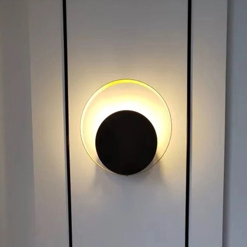 1 Light Circular Wall Mount Light Minimalism Metal Wall Lamp in Black