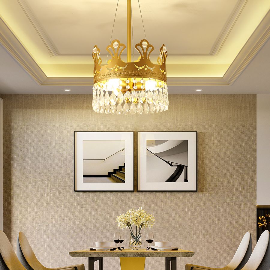 Kronkronleuchterlampe Einfachheit Metall 3/4/6 Lichter Schlafzimmer Anhänger Beleuchtung in Messing mit Kristallabfall, 12 "/18"/23,5 "W.