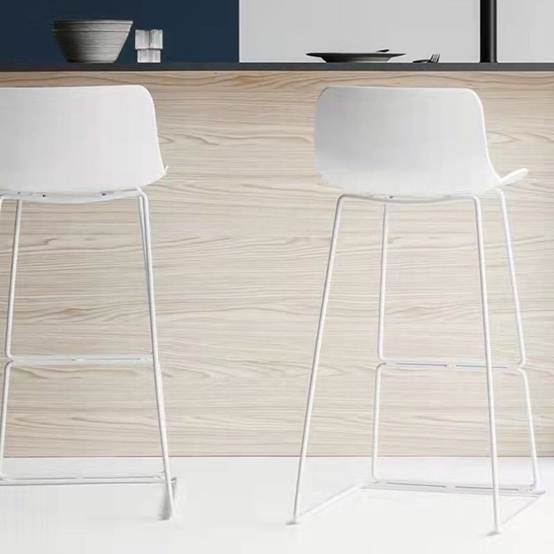 Scandinavian Low Back Counter Stool Plastic Armless Counter Chair