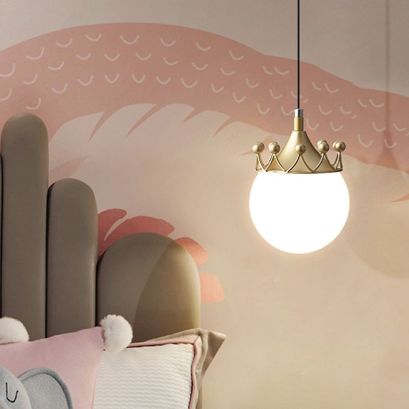 Luz colgante de estilo de lujo de 1 luz, lámpara de lámpara de globo de vidrio blanco con corona
