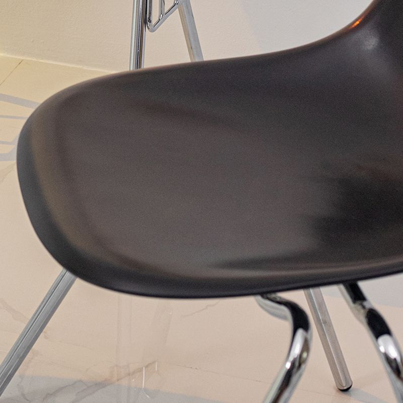 Sedia da pranzo in metallo moderno sedia senza bracciole sedia da pranzo in plastica per uso del ristorante