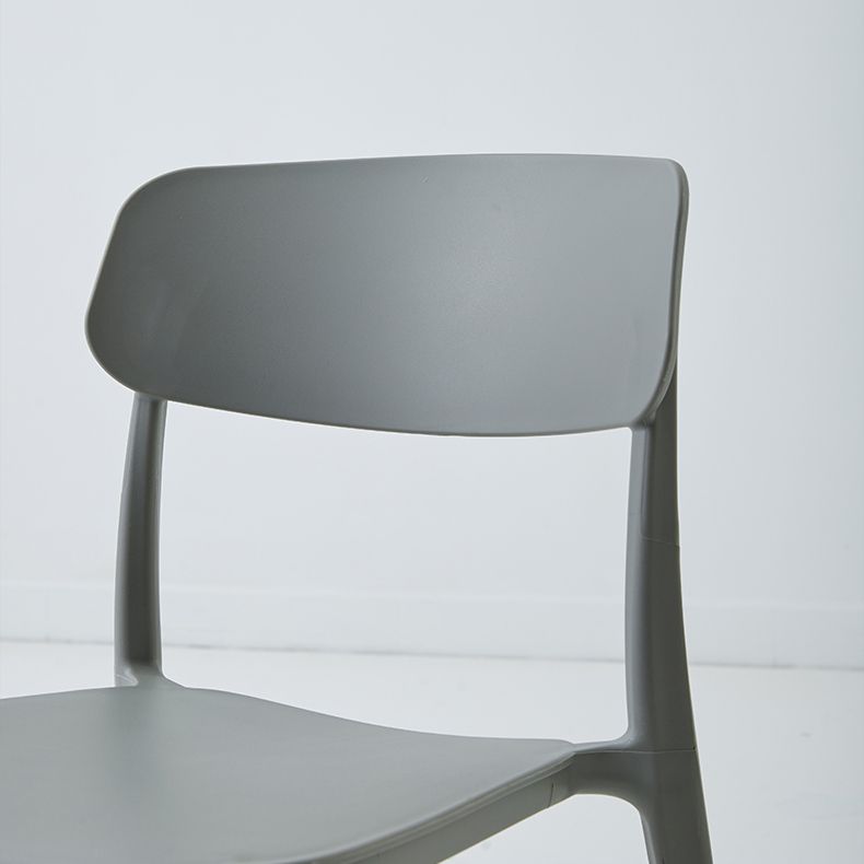 Chaise latérale de restaurant en plastique scandinave, couleurs bonbon, chaise de salle à manger à dossier ouvert