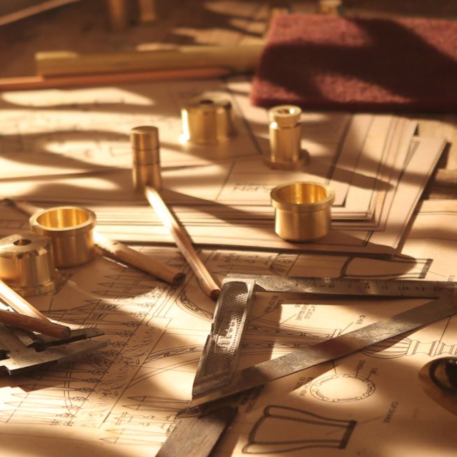 Copper de mur en forme de sablier clair