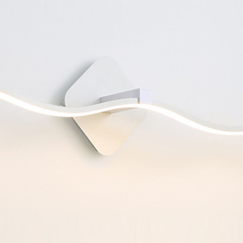 Lámpara de pared de baño de ola LED de metal LED de pared simple montada en la pared