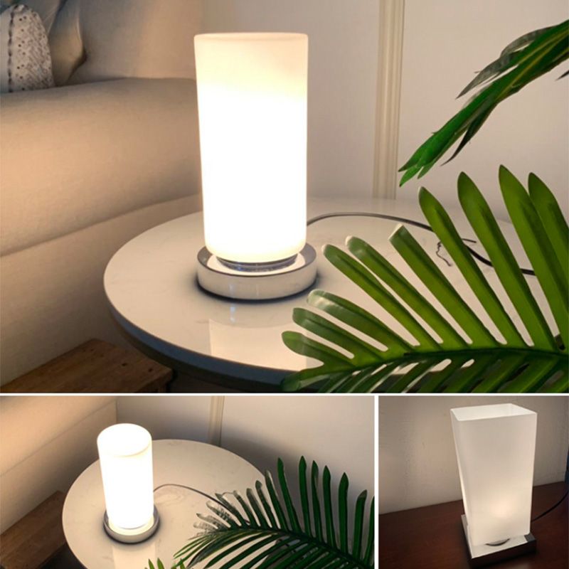 Lampada da tavolo geometrica con finitura cromata Lampada da comodino moderna in vetro bianco a 1 testa con decorazioni giocattolo