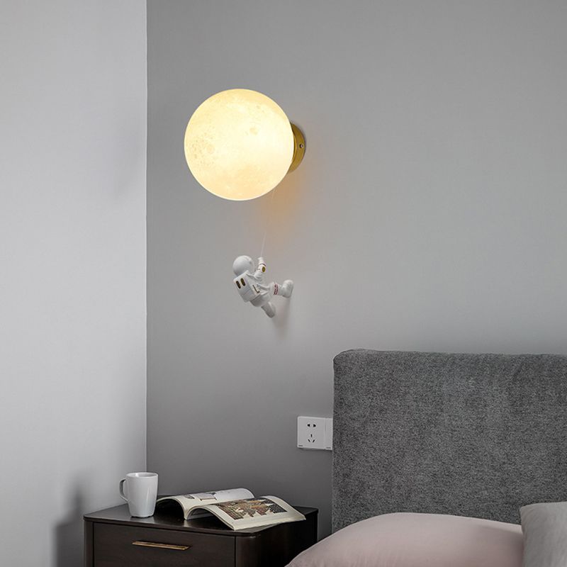 Lampada da parete astronauta e piante