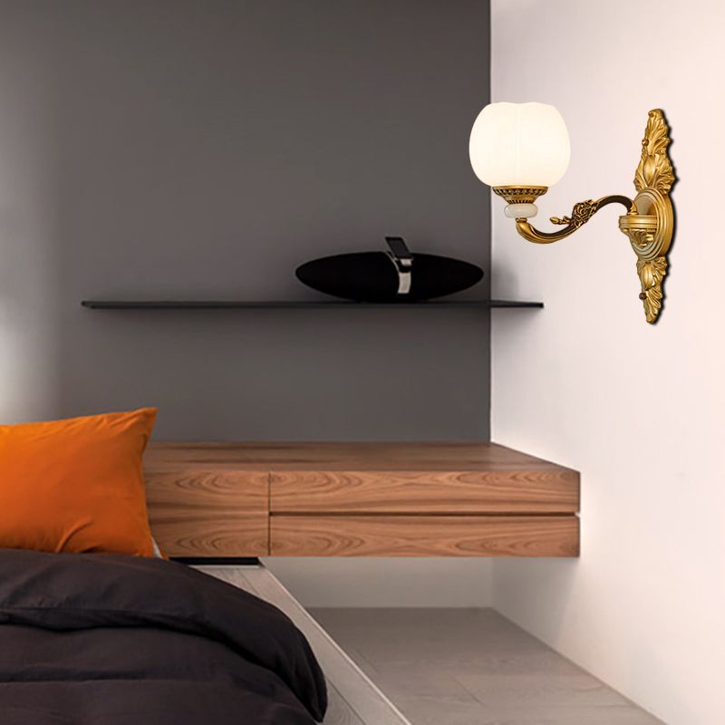 Globe Vintage Globe Mur Light Sconce 1/2-Light Verre laiteuse et lampe murale métallique en or pour le couloir