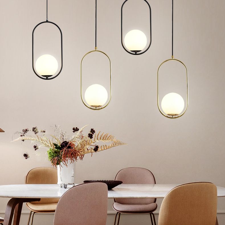 Mitte des Jahrhunderts Design Globe Hanging Lampe Weißglas Schatten Anhänger Licht mit Metallring
