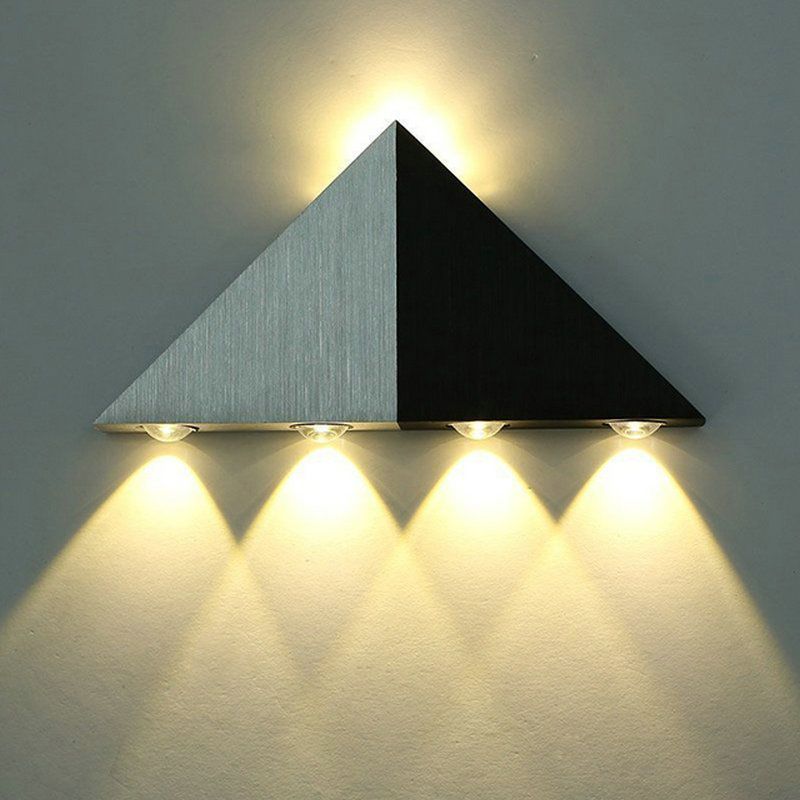 Lámpara de pared LED de aluminio triangular de aluminio de 9 "de ancho accesorio de iluminación decorativa interior en negro + blanco