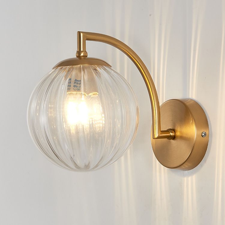 Luce da parete globo in vetro a 1 luce Nordic Luce da letto 7,5 "H Apparecchio di illuminazione con braccio in metallo ad arco
