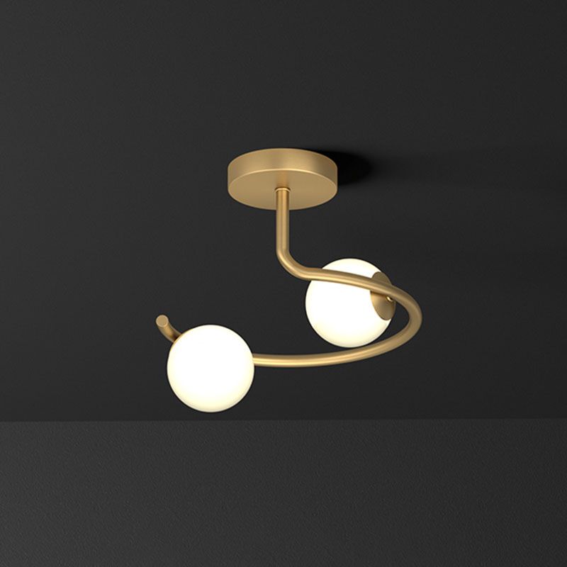 Kugelkorridor Flush Mount Leichte Creme Glas künstlerische Halbflush -Deckenbehandlung in Gold