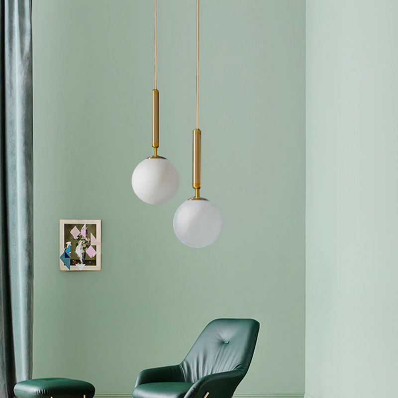 Forme sphérique Éclairage suspendu en verre de style moderne 1 lampe suspendue légère pour le salon