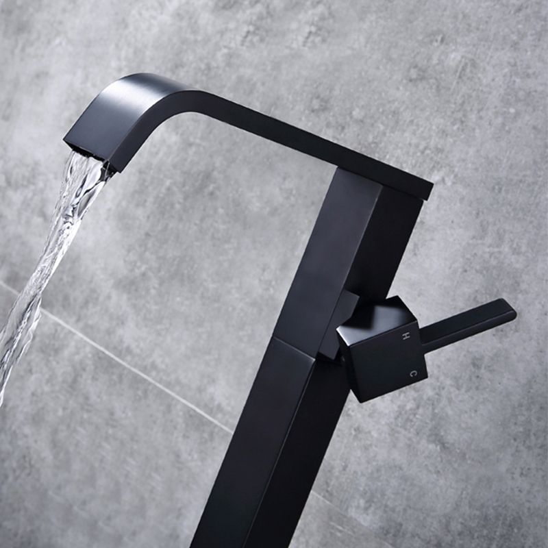 Modern Floor Mounted Metal Freestanding Tub Filler Freestanding High Arc Tub Faucet Set