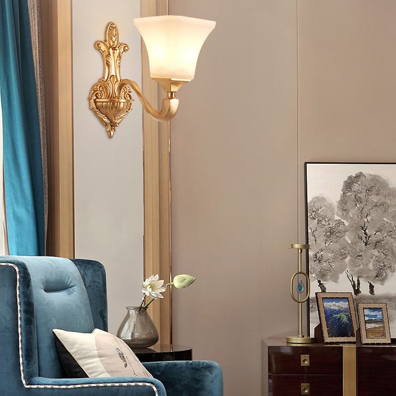 Funzione di scarpa da parete da 1/2-bulbina a campana tradizionale a campana glassata di vetro gamba monte da parete in ottone