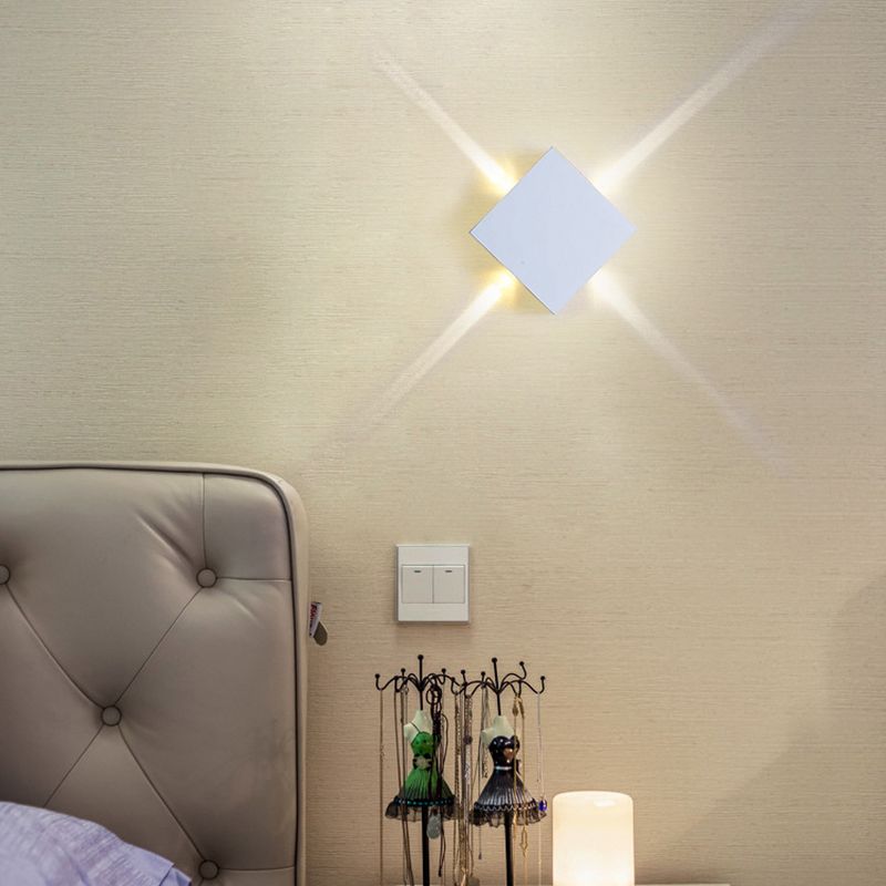 Geometrische Form Metallwandbeleuchtung moderner Stil 4 Leuchten Wandmontage Beleuchtung in Silber