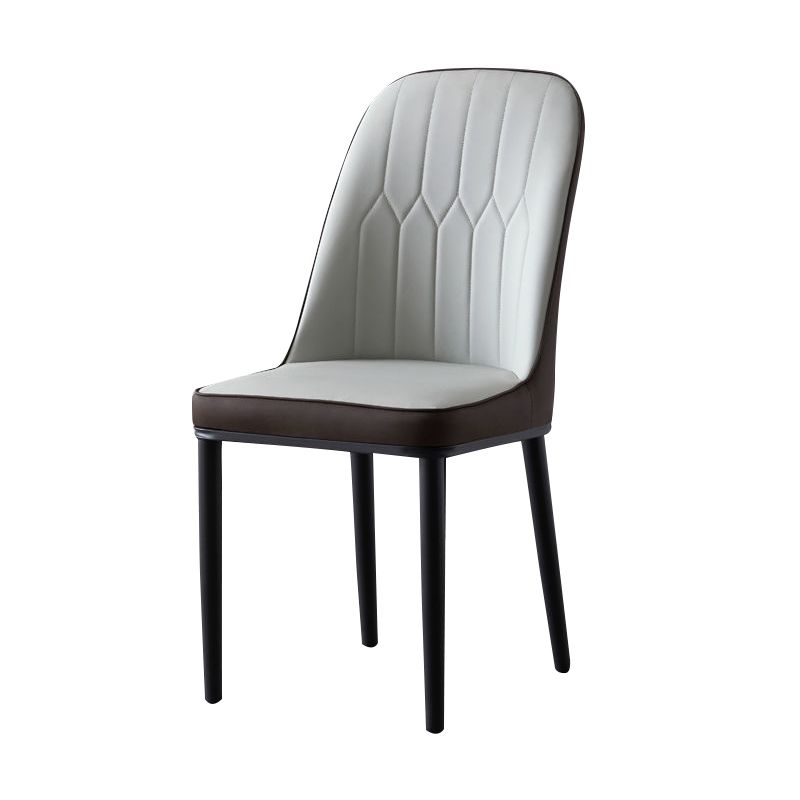 La salle à manger en métal de style glamour préside la chaise en cuir sans bras Parsons pour le restaurant