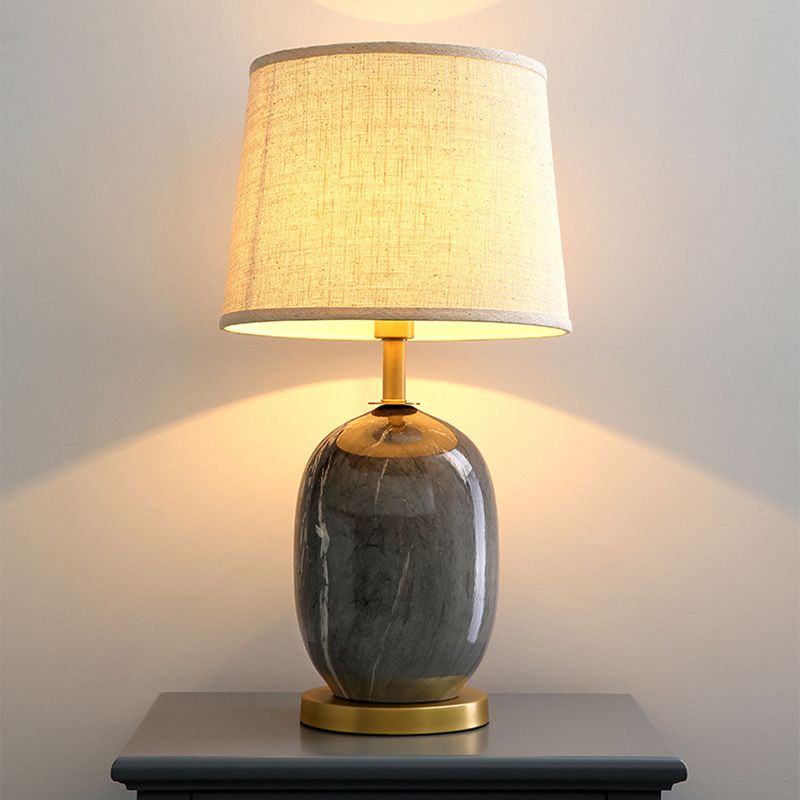 Stoff Drum Desk Lampe moderne 1 Kopf weiße Lesebuchbuch mit Goldkreis Metallbasis