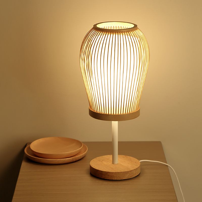 Japanische 1 -Kopf -Aufgabenbeleuchtung beige gebogene Schreibtischlampe mit Bambusschatten für Bett
