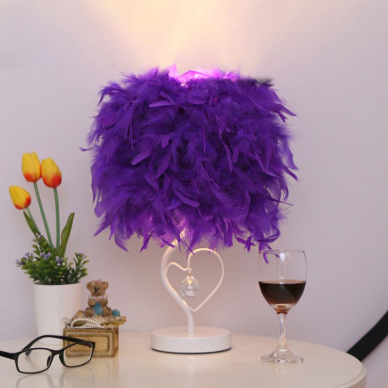 Mesa de estar de batería Lámpara de soporte de plumas de plumas simples en blanco/rosa/burdeos con marco de corazón y orbe de cristal