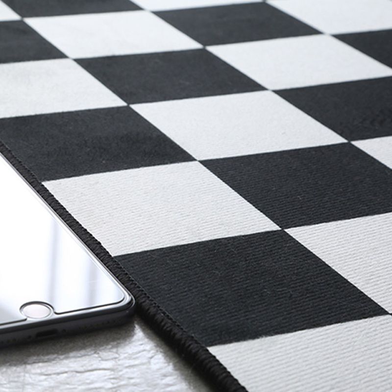 Modern Checkered Pattern Rug Polyester Indoor Carpet Stain Resistant Carpet for Living Room