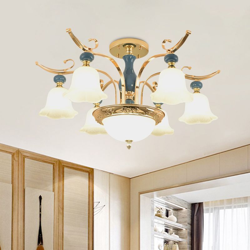 Goldene schalenartige Halbfluschenhalterung traditioneller Metallic 6-Bulb-Schlafzimmer Flush-Kraut mit opalweißem Glasschatten