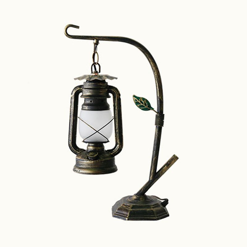 Tavolo in ottone/rame cherosene Light warehouse vetro opale 1 illuminazione da camera da letto leggera con base metallica