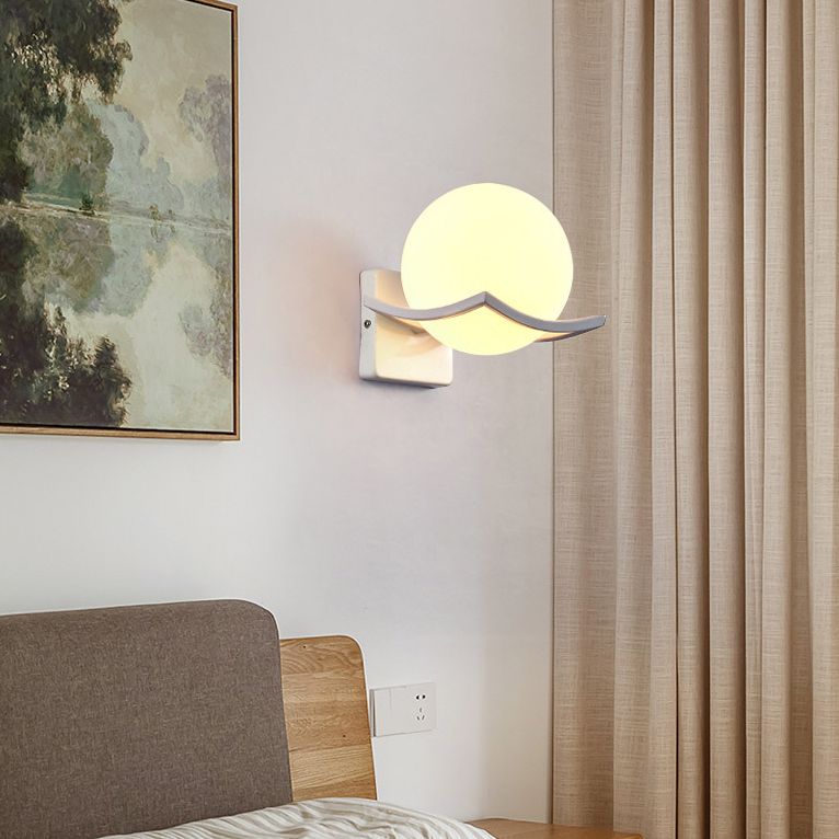 Estilo nórdico de madera de montaje de pared de madera leche blanca tono de globo sencillez luz para el dormitorio para el dormitorio