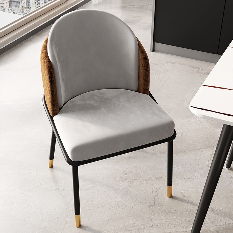 Scandinavische stijl gestoffeerde zijstoelen stevige rugarmloze eetkamerstoelen voor thuis