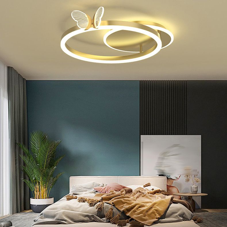 Zeitgenössische lineare Flush -Leuchten Metall -Flushmount -Beleuchtung in Gold