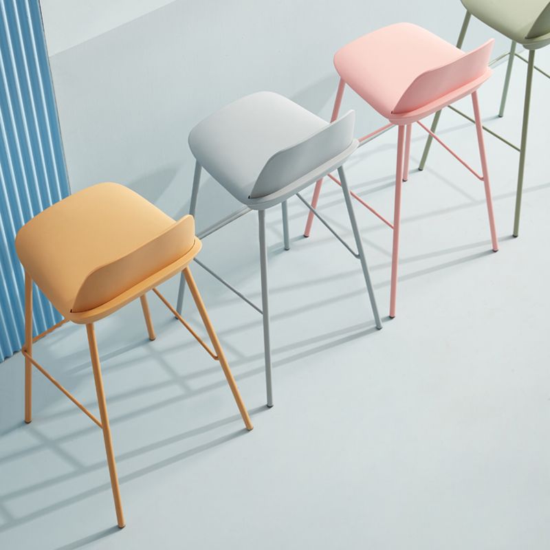 Comptoir et tabouret de bar en plastique moderne, repose-pieds rectangulaire, tabouret de bar d'intérieur