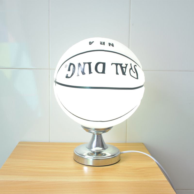 Lampada da scrivania da basket in stile sportivo Lampada da tavolo in vetro a una luce con cavo di collegamento per la cameretta dei bambini