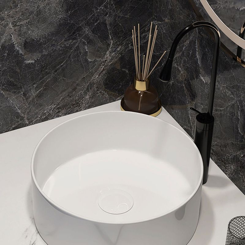 Modern Style Vessel Bathroom Sink Round Ceramic Vessel Bathroom Sink in White