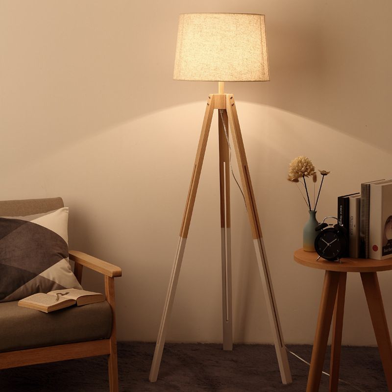 Tombra de tambor de 3 patas Luz de piso de tela moderna 1 Bulbo Lámpara de pie de piso negro/blanco y madera para sala de estar