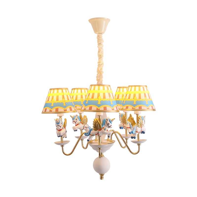 Dessin animé Flying Unicorn Chandelier Pendant Light Resin Nursery Light avec Empire Shade