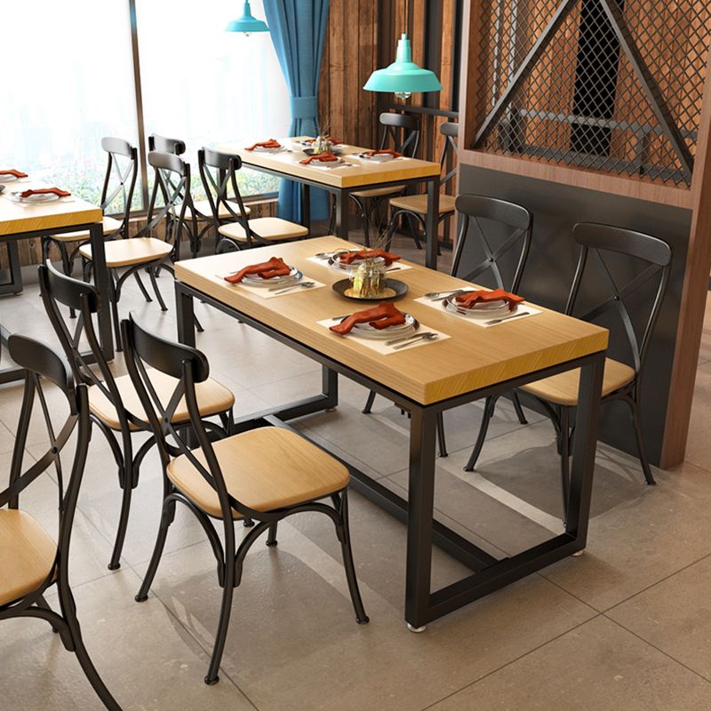 Table à manger en bois massif de style industriel table de rectangle marron avec cadre noir pour salle à manger