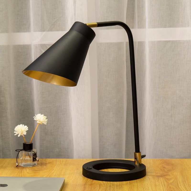 Lampada da scrivania moderna Funzione illuminazione da tavolo metallico per il salotto della camera da letto dello studio