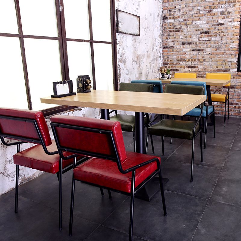 Silla de comedor industrial de cuero con respaldo abierto y acabado mate (juego de 4)