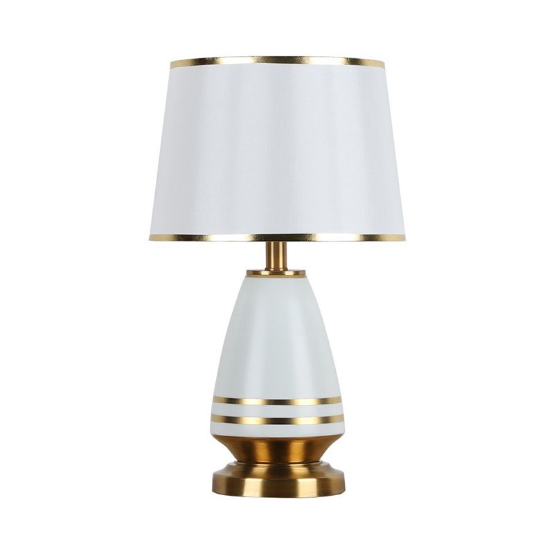 Lampada da comodino con paralume conico Lampada da lettura in tessuto contemporaneo con 1 testa in bianco