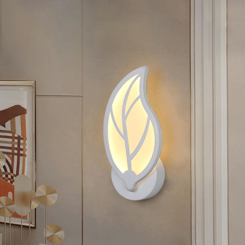 1-Light Geometric Wall Mount Light Modern Style Metal Wall Mount Lighting in White