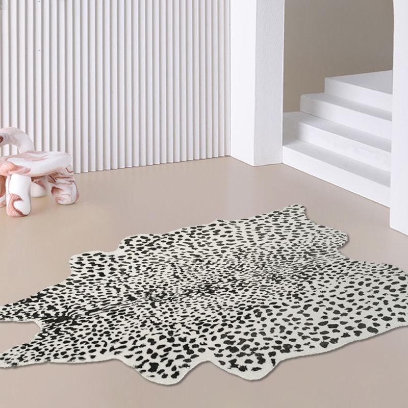 Unique Leopard Pattern Rug Nordic Rug Polyester Washable Non-Slip Pet Friendly Carpet for Living Room