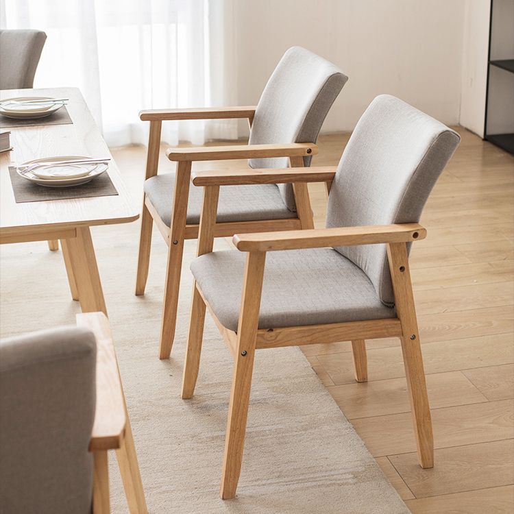 Chaise contemporaine en bois d'hévéa à dossier solide, chaise de salle à manger en bois au fini mat avec pieds naturels