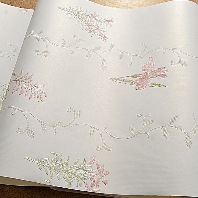Rustic 54.2-sq ft Wall Decor Wildflower Moisture Resistant Wallpaper in Light Color