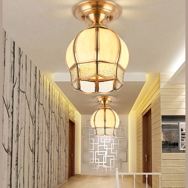 Dôme Semi-Flush Mount Lamp Tradition Lait Lait 1 Bulb Ceiling Mounted Light in Brass for Balcony